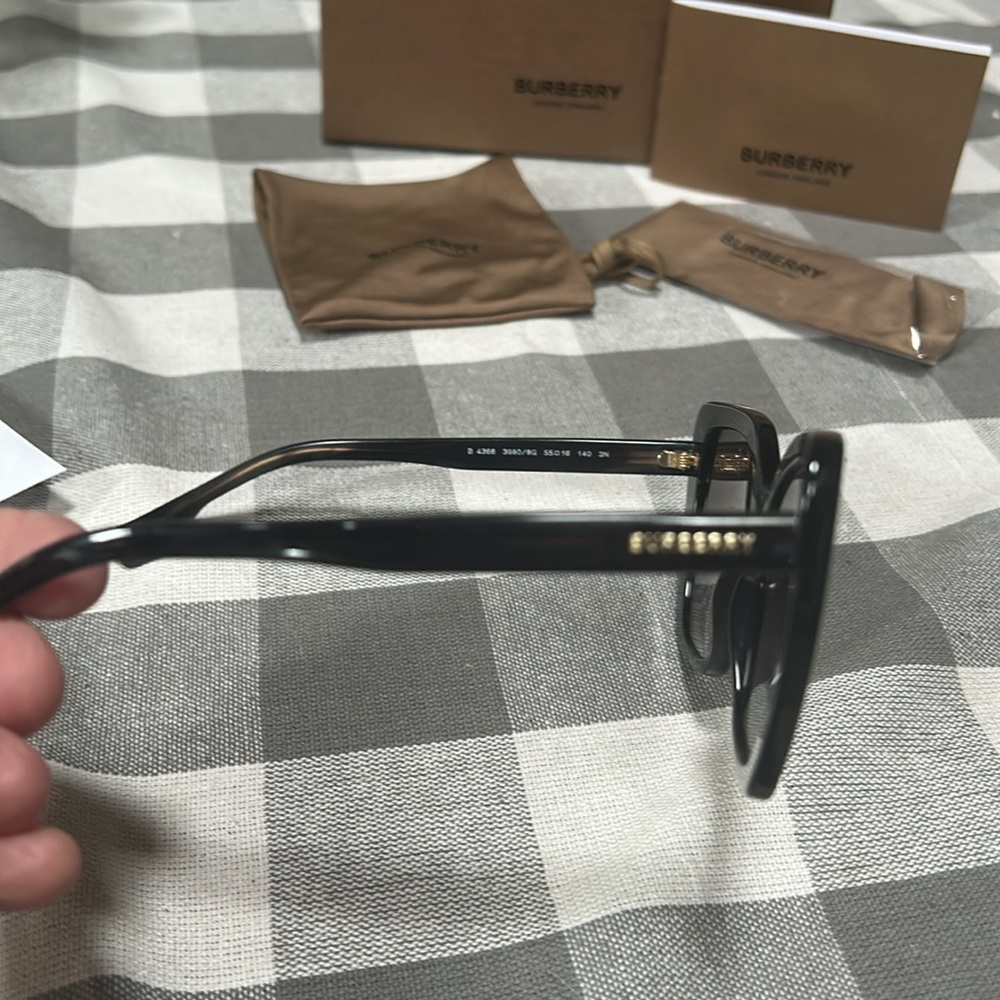 NEW Burberry Black Oversized Square Sunglasses - Picture 5 of 9